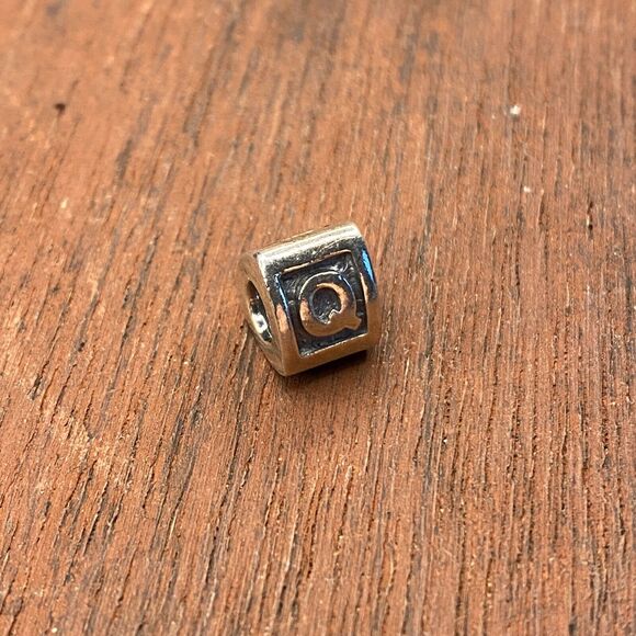 Authentic Pandora Sterling Silver Alphabet Block Letter Q Retired Bead Charm - Picture 1 of 3